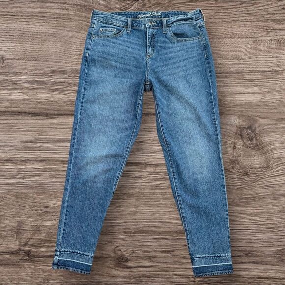 Universal Thread Mid Rise Boyfriend Blue Jeans - Picture 2 of 9